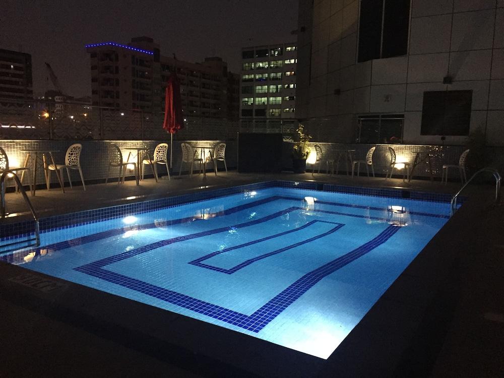 Omega Hotel Dubai Exterior foto