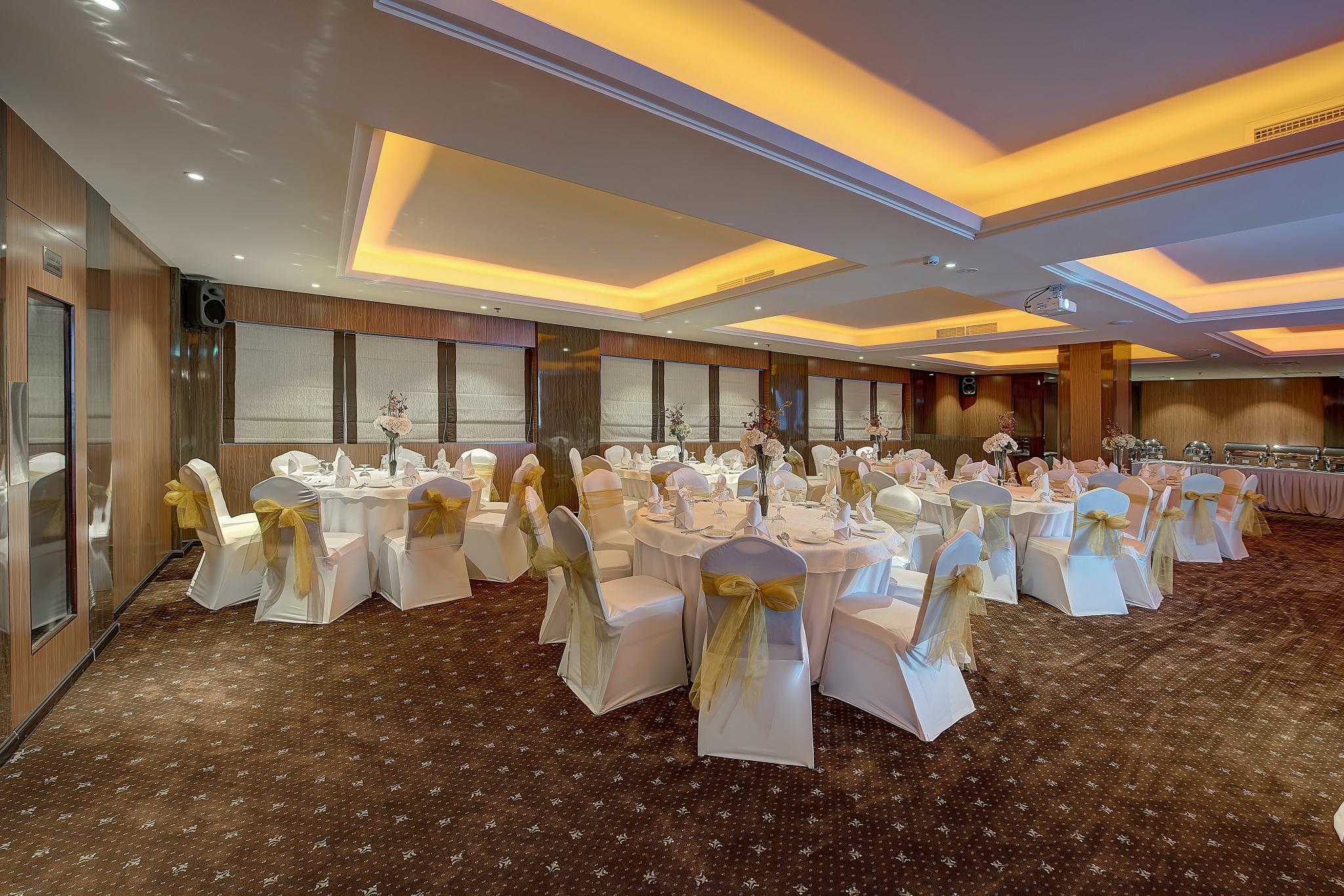 Omega Hotel Dubai Exterior foto